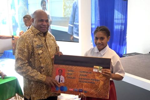 Dukung SDM unggul, Pemprov Papua gulirkan kartu beasiswa Pace Mace