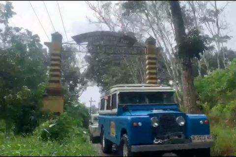 Serunya komunitas mobil jelajah menelusuri wisata pantai Sukamade