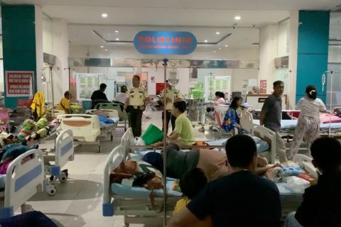 Antisipasi gempa susulan, RSUD Undata Palu rawat pasien di pelataran