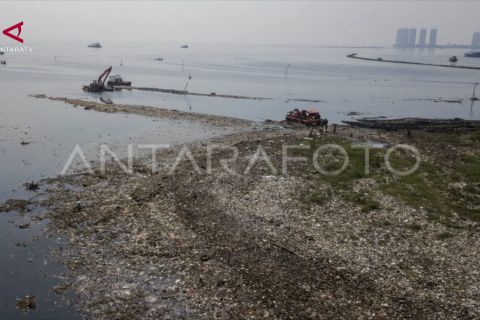 Pramono: Tumpukan sampah Muara Angke berhasil dibersihkan