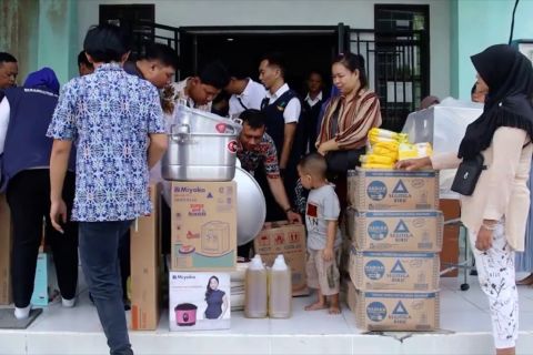 Bantuan inklusif, disabilitas dan lansia Pontianak terima paket pangan