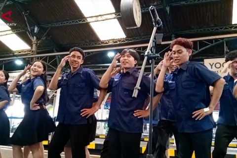 KAI hadirkan hiburan musik bagi penumpang di Stasiun Yogyakarta