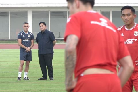 Ketum PSSI tinjau latihan Timnas Indonesia jelang laga kontra Mozambik