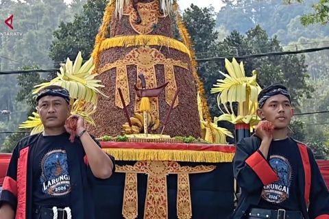Larung sesaji jadi magnet wisata Telaga Ngebel