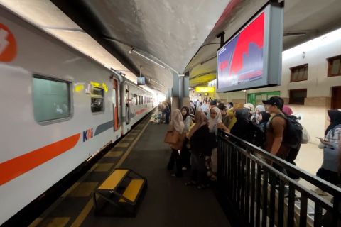 Liburan sekolah, tiket kereta ekonomi komersial diskon 30 persen