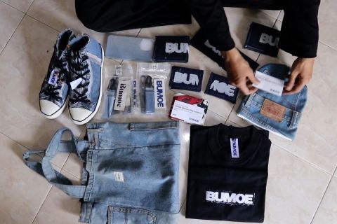 Perajin di Aceh sulap limbah jeans jadi produk bernilai ekonomi