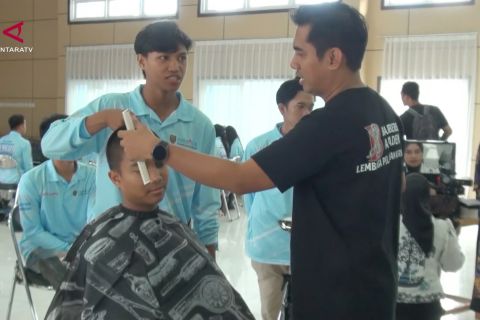 Dispora Kalteng latih 40 pemuda jadi wirausaha pangkas rambut