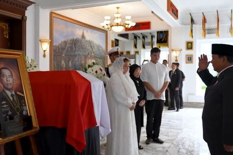 Presiden beri penghormatan terakhir untuk Ryamizard Ryacudu