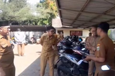 Samsat Cilegon telusuri&nbsp;penunggak pajak kendaraan ke kantong parkir