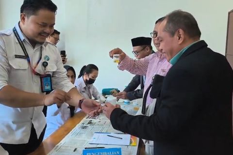 Anggota sidang paripurna DPRD NTB mendadak dites urine