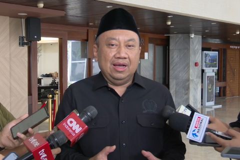 DPR minta hibah motor listrik tak bebani guru honorer