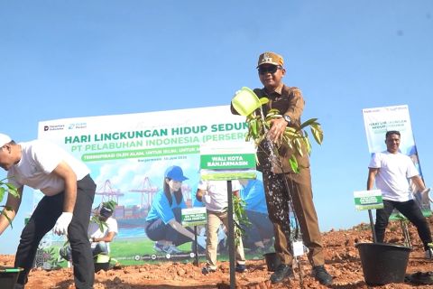Pemkot Banjarmasin tanam 2.500 pohon di TPAS Basirih