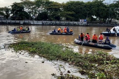 Laksanakan ASRI, Pemprov Kalsel kerahkan 350 personel bersihkan sungai