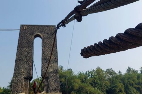TNI Kawal perbaikan jembatan rusak di Banjarnegara