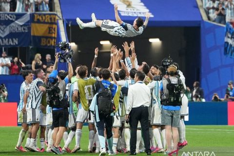 Argentina lolos dramatis, Mesir angkat koper