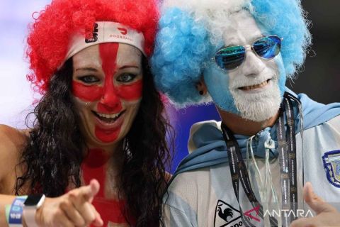 Begini aksi unik suporter saat laga semifinal Inggris lawan Argentina