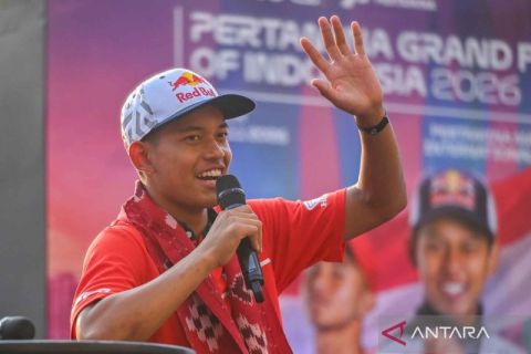 Pembalap Moto3 Veda Ega Pratama tampil pada kegiatan Homecoming Tour Local Heroes Indonesia