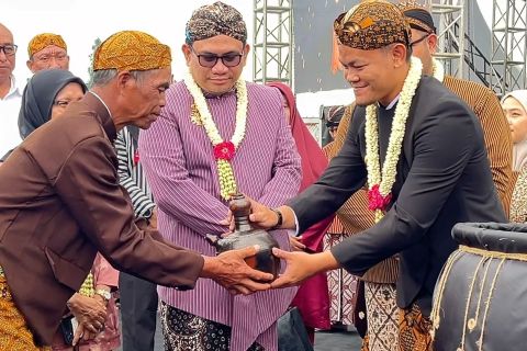 Kirab air tuk Sikopyah, tradisi pelestarian alam di Purbalingga