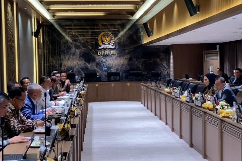 DPR gelar rapat koordinasi bahas Perpres bagi tarif untuk ojol