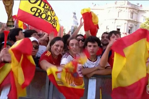 Dua juta warga Spanyol tumpah ruah di Madrid sambut kemenangan timnas