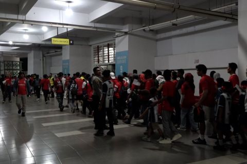Dukung timnas Indonesia, suporter ramaikan Stadion Pakansari Bogor