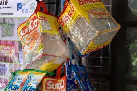 Ibu-ibu di Aceh sulap sampah plastik jadi produk bernilai ekonomi