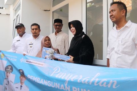 Pemko Banda Aceh serahkan rumah layak huni untuk MBR