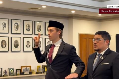 Pesepakbola Luke Vickery resmi jadi WNI, ambil sumpah di KJRI Sidney