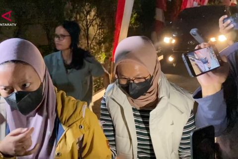 Istri Bupati Pemalang tiba di Gedung Merah Putih KPK