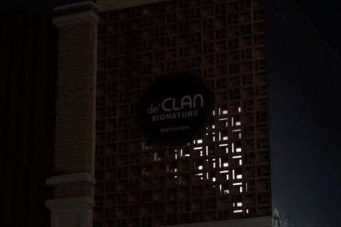 Suasana terkini kafe Clan Signature pascapenggeledahan oleh polisi