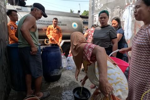 BPBD Bogor distribusikan air bersih ke 27 titik terdampak kemarau