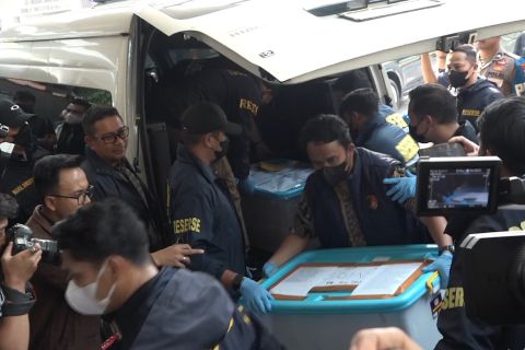 Kejagung terima barbuk dan tersangka kasus korupsi eks Jampidsus