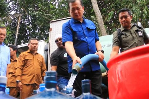 Dinsos NTB terjunkan 13 tanki air untuk darurat kekeringan&nbsp;218 Desa