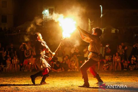Pertunjukan api ramaikan Festival Abad Pertengahan ke-14 di Kroasia