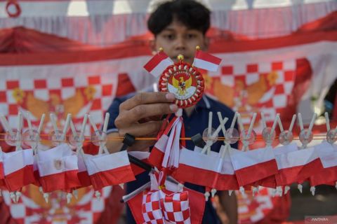 Penjualan pernak-pernik HUT Kemerdekaan RI di Palu