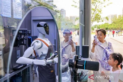 Robot humanoid makin banyak digunakan di Shenzhen, kini mulai terintegrasi dalam kehidupan sehari-hari