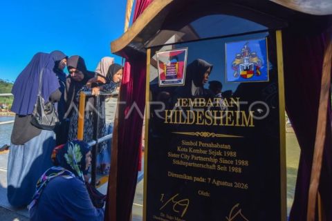 Peresmian jembatan Hildesheim di Padang