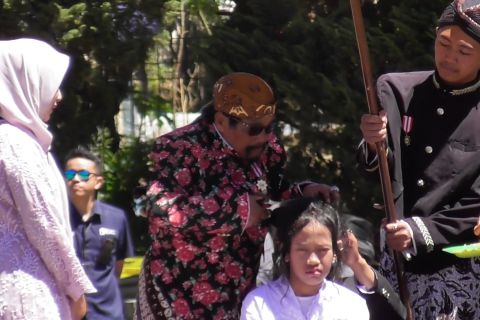 Tradisi cukur rambut gimbal digelar dalam Dieng Culture Festival