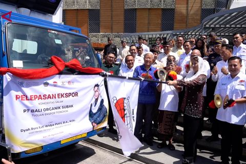 Bali ekspor 3,5 ton salak gula pasir ke China