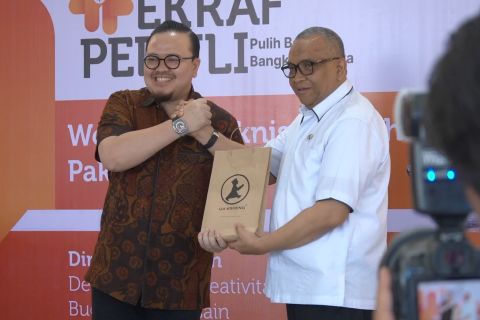 Kemenekraf dan Kemnaker latih warga terdampak bencana Aceh menjahit