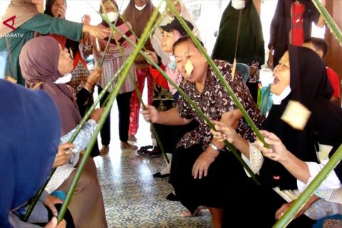 Lomba ketangkasan lansia sambut hari Kemerdekaan
