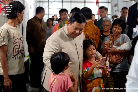 Prabowo kunjungi hunian baru warga pinggiran rel kereta api Senen
