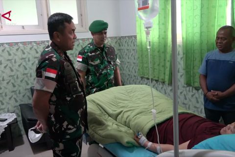Pangdam Cenderawasih jenguk korban penembakan OPM di Wamena