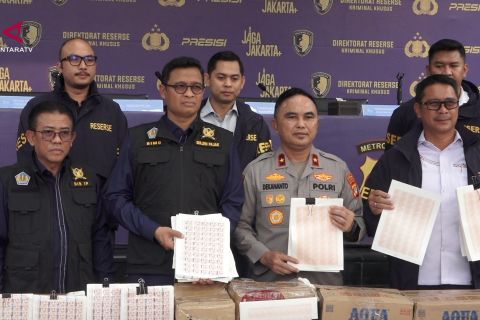 Polda Metro Jaya dan Ditjen Pajak ungkap sindikat materai palsu
