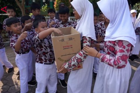 Siswa SDN Kauman 07 Batang Galang Dana untuk Korban Gempa NTT