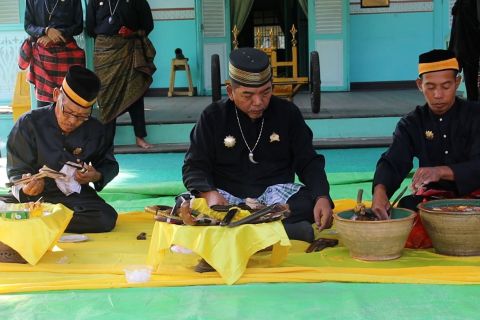 Melihat ritual cuci pusaka, tradisi adat di Kerajaan Mempawah