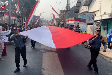 Warga Malang kirab bendera 81 meter sejauh 5 kilometer