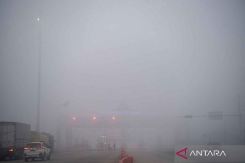 Jarak pandang minim akibat kabut asap, jalan tol Palembang-Prabu ditutup