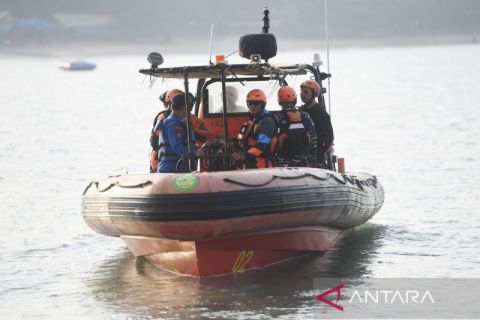 Tim SAR lanjutkan pencarian jurnalis dan awak kapal hilang kontak di Selat Sunda