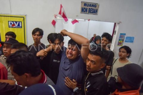 Tim SAR evakuasi jenazah korban banjir bandang di Solok